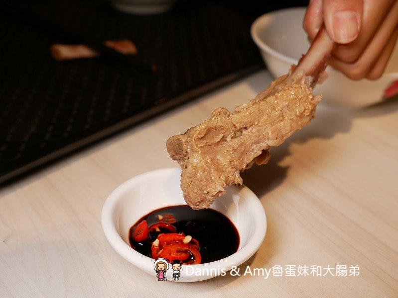 《新竹巨城新加坡美食》黃亞細肉骨茶新竹巨城店新開幕。不用飛新加坡也吃得到道地肉骨茶。內用免費加湯︱最新菜單用餐方式分享(影片)