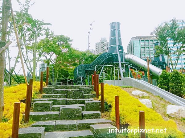 華山大草原遊戲場煙囪遊戲塔1.jpg 華山大草原遊戲場煙囪遊戲塔1.jpg