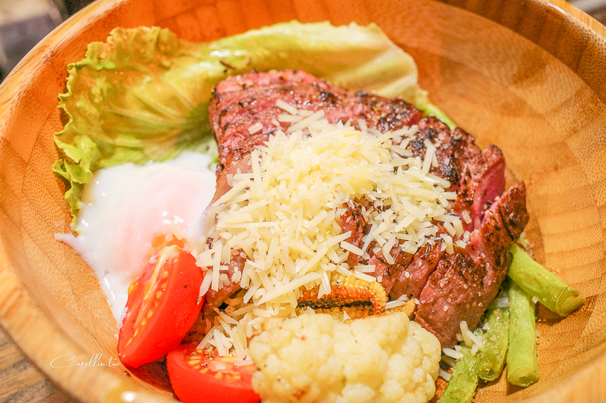 肉Meat - 舒肥牛排丼飯&沙拉 - 卡琳。摸魚兒趣