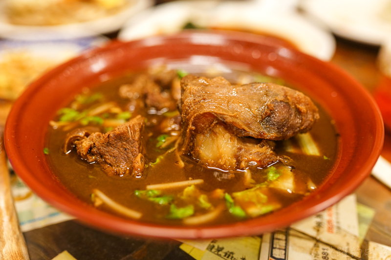 [花蓮市美食]老材房-好有氣氛50年木造老屋 檜木家具 實惠又好吃的炒拉麵 羊排湯及現煮大滷麵  大推!(內有詳細菜單)