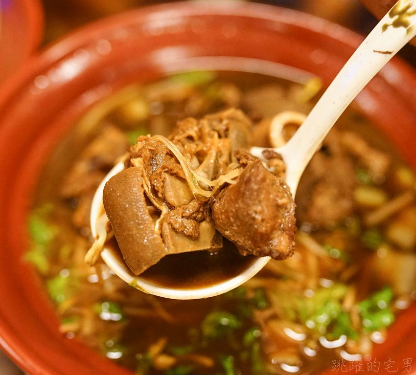 [花蓮市美食]老材房-好有氣氛50年木造老屋 檜木家具 實惠又好吃的炒拉麵 羊排湯及現煮大滷麵  大推!(內有詳細菜單)