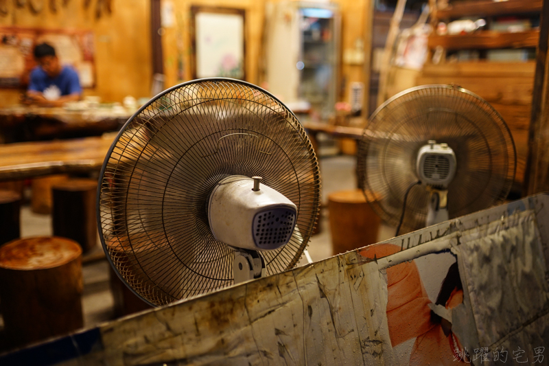 [花蓮市美食]老材房-好有氣氛50年木造老屋 檜木家具 實惠又好吃的炒拉麵 羊排湯及現煮大滷麵  大推!(內有詳細菜單)