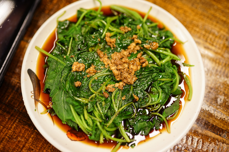 [花蓮市美食]老材房-好有氣氛50年木造老屋 檜木家具 實惠又好吃的炒拉麵 羊排湯及現煮大滷麵  大推!(內有詳細菜單)