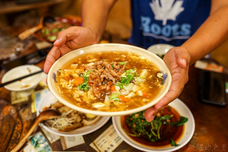 [花蓮市美食]老材房-好有氣氛50年木造老屋 檜木家具 實惠又好吃的炒拉麵 羊排湯及現煮大滷麵  大推!(內有詳細菜單)