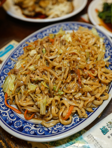 [花蓮市美食]老材房-好有氣氛50年木造老屋 檜木家具 實惠又好吃的炒拉麵 羊排湯及現煮大滷麵  大推!(內有詳細菜單)