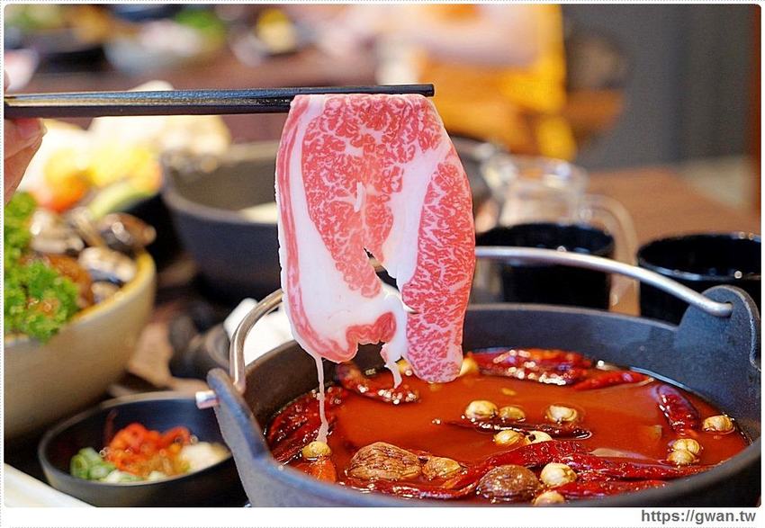 沙鹿新開火鍋店,火鍋套餐最低不用300元還可以免費停車!也有現撈海鮮和日本和牛喔~