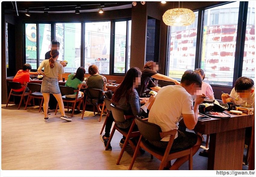 沙鹿新開火鍋店,火鍋套餐最低不用300元還可以免費停車!也有現撈海鮮和日本和牛喔~