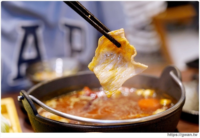 台中首見漂浮松阪豬就在千波苑鍋物，火鍋270元起還可免費停車