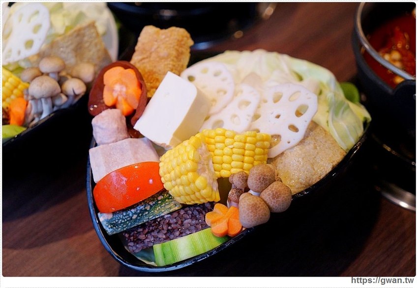 沙鹿新開火鍋店,火鍋套餐最低不用300元還可以免費停車!也有現撈海鮮和日本和牛喔~