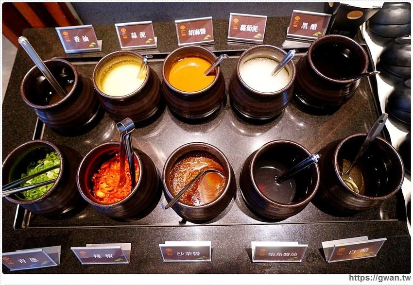 沙鹿新開火鍋店,火鍋套餐最低不用300元還可以免費停車!也有現撈海鮮和日本和牛喔~