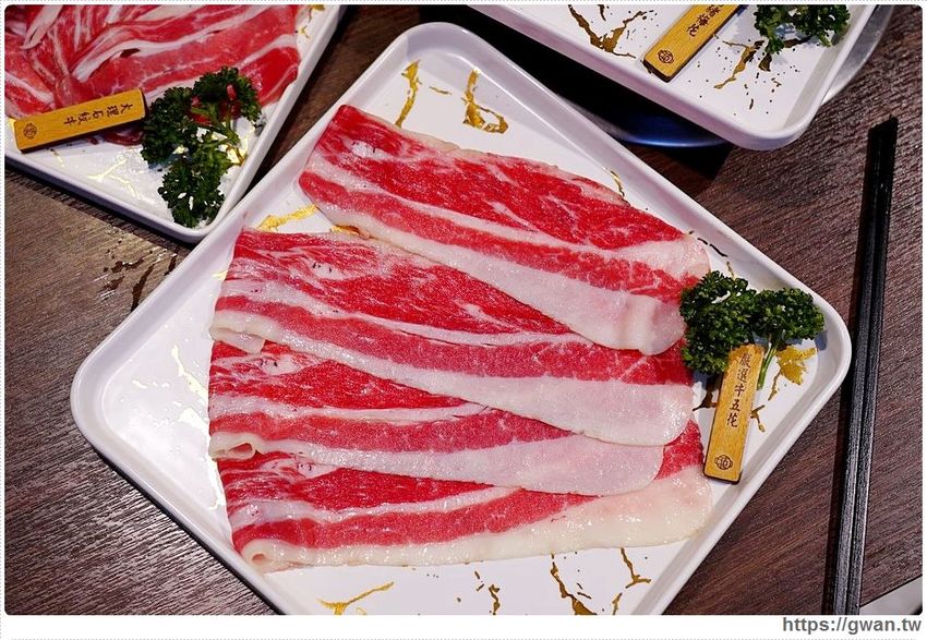 台中首見漂浮松阪豬就在千波苑鍋物，火鍋270元起還可免費停車