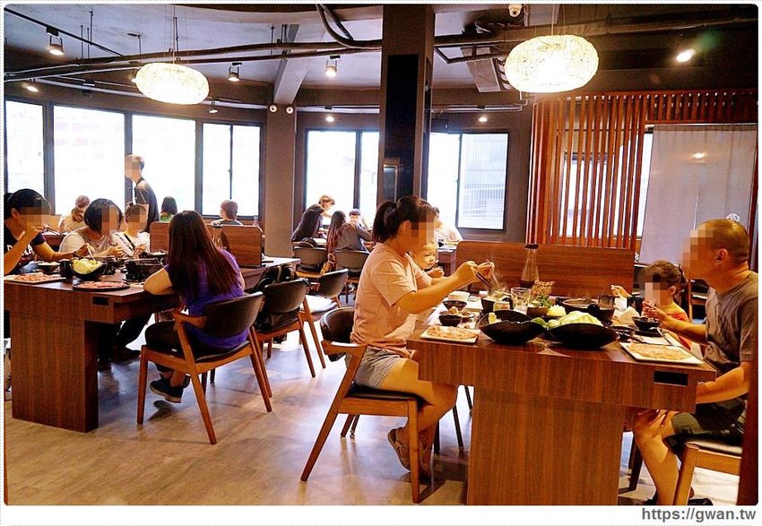 沙鹿新開火鍋店,火鍋套餐最低不用300元還可以免費停車!也有現撈海鮮和日本和牛喔~