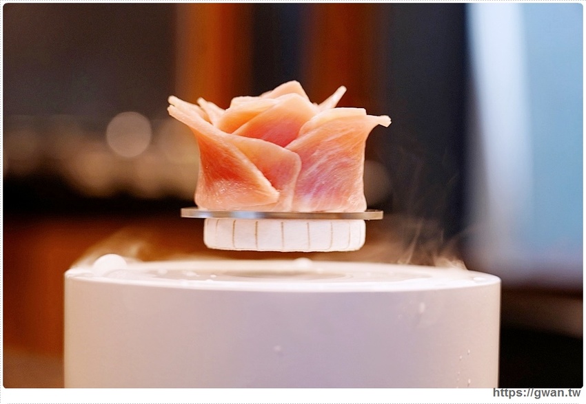 台中首見漂浮松阪豬就在千波苑鍋物，火鍋270元起還可免費停車