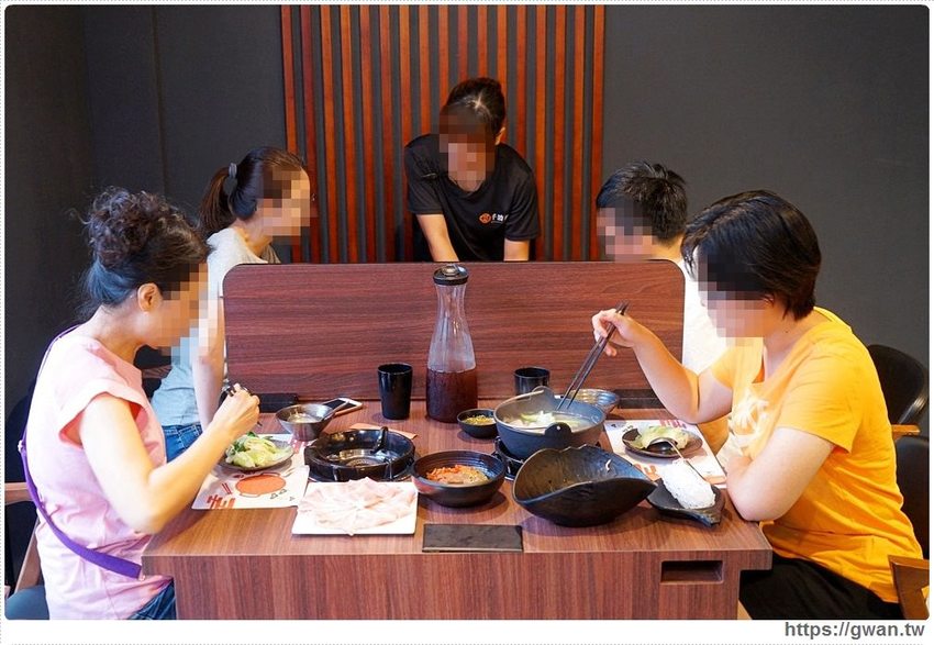 沙鹿新開火鍋店,火鍋套餐最低不用300元還可以免費停車!也有現撈海鮮和日本和牛喔~