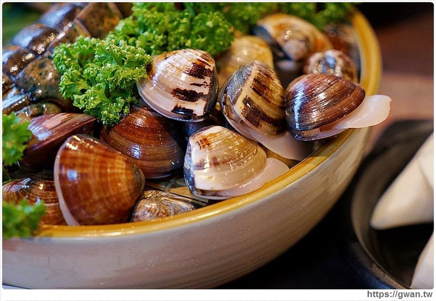 沙鹿新開火鍋店,火鍋套餐最低不用300元還可以免費停車!也有現撈海鮮和日本和牛喔~