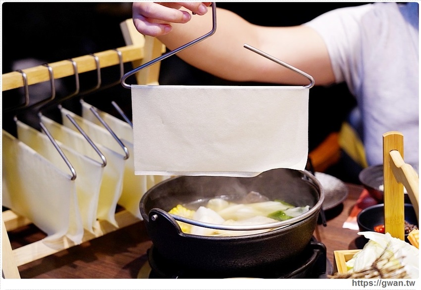 台中首見漂浮松阪豬就在千波苑鍋物，火鍋270元起還可免費停車