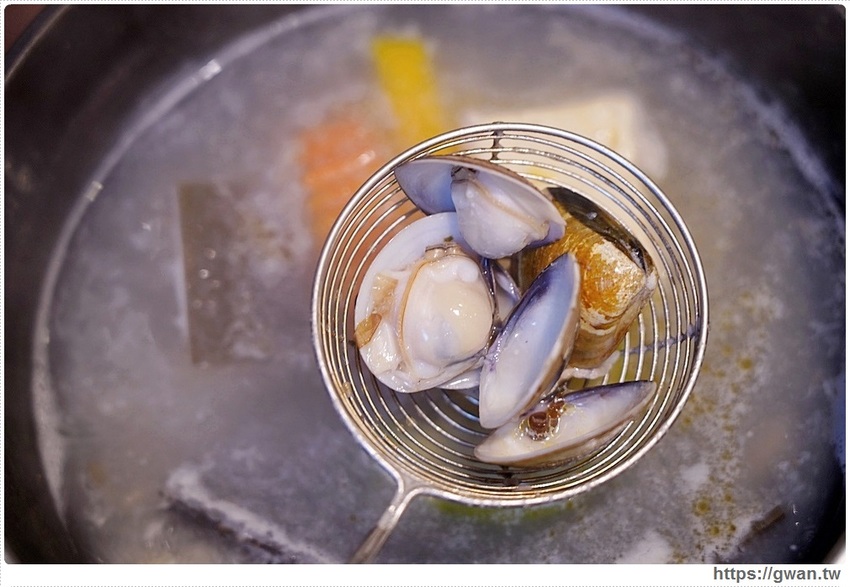 台中首見漂浮松阪豬就在千波苑鍋物，火鍋270元起還可免費停車