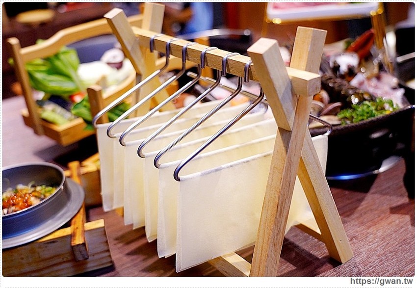 台中首見漂浮松阪豬就在千波苑鍋物，火鍋270元起還可免費停車