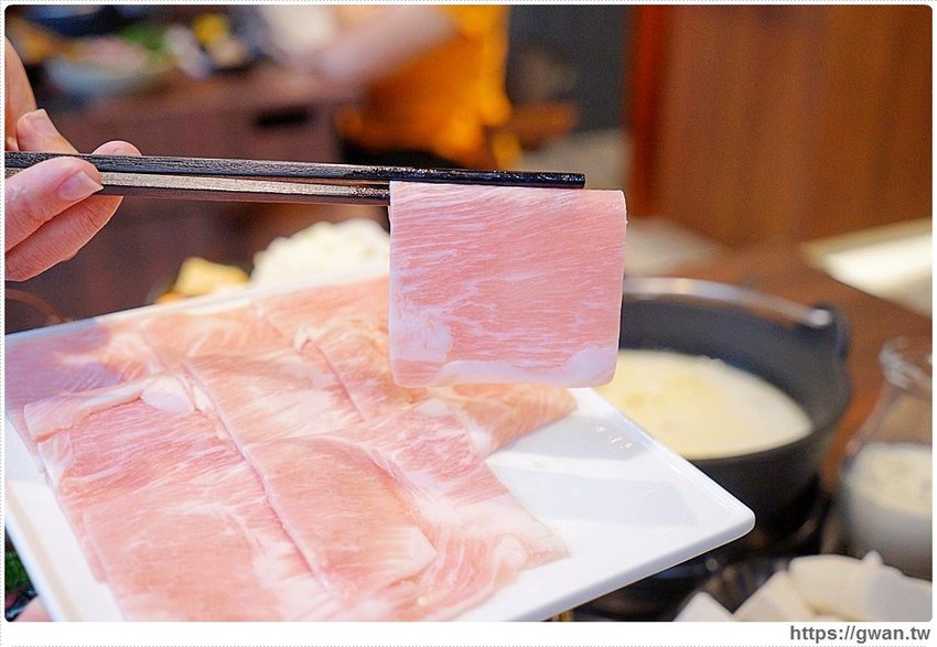 沙鹿新開火鍋店,火鍋套餐最低不用300元還可以免費停車!也有現撈海鮮和日本和牛喔~