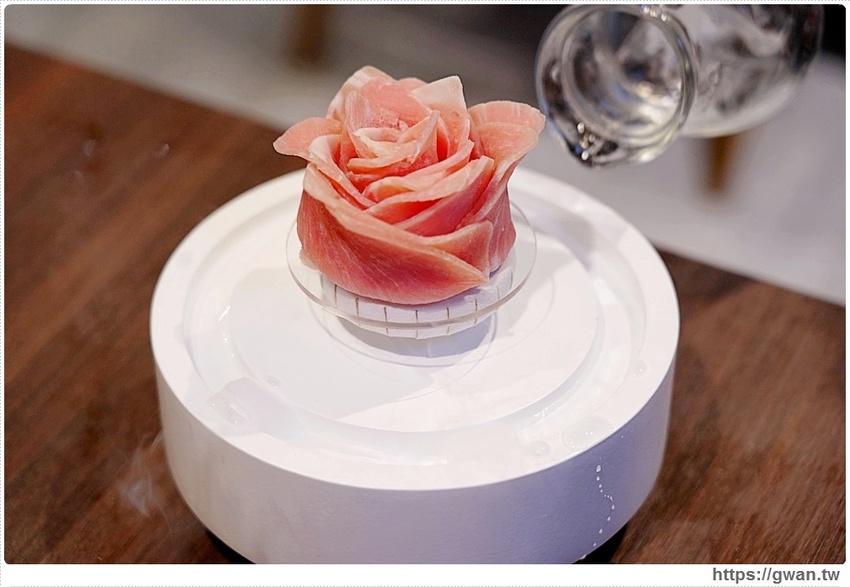 台中首見漂浮松阪豬就在千波苑鍋物，火鍋270元起還可免費停車