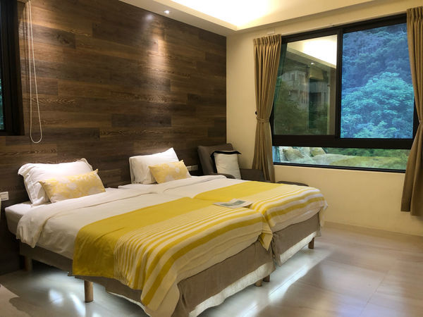 圓圓家睡外面-《花蓮民宿推薦》來去山下住一晚，每天只接一組客人的花蓮包棟民宿《山下stay》，舒服放鬆就像回到自己家一樣