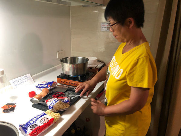 圓圓家睡外面-《花蓮民宿推薦》來去山下住一晚，每天只接一組客人的花蓮包棟民宿《山下stay》，舒服放鬆就像回到自己家一樣