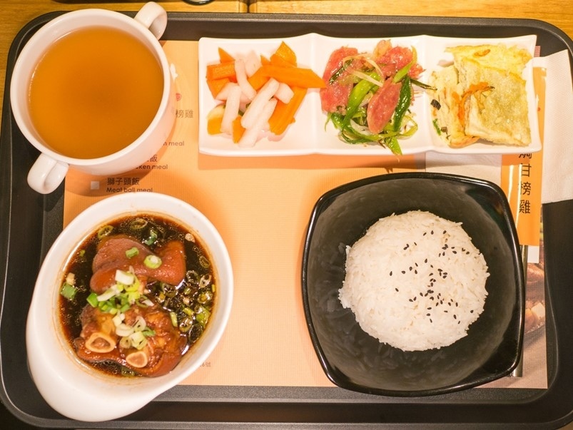 【新北三重】阿柑鹽焗甘榜雞、海南雞飯，口味獨特用料實在的異國美食，新北三重聚餐