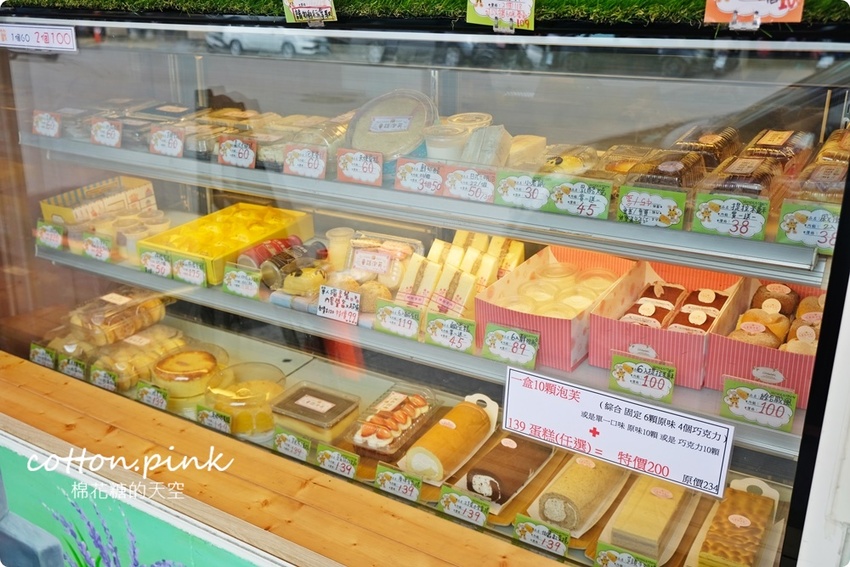 逢甲夜市最便宜的泡芙在這裡!童話泡芙母親節蛋糕優惠中、最新雙餡泡芙一樣爆漿耶!