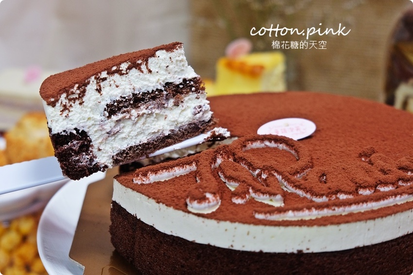 逢甲夜市最便宜的泡芙在這裡!童話泡芙母親節蛋糕優惠中、最新雙餡泡芙一樣爆漿耶!