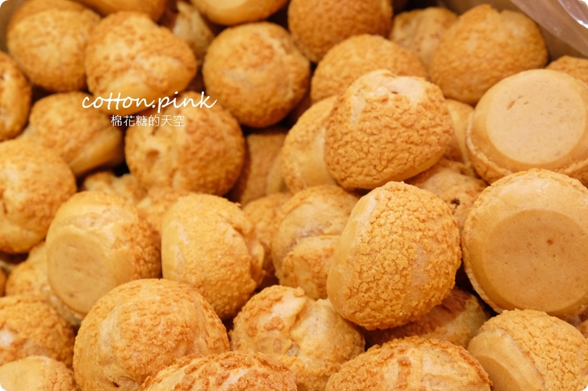 逢甲夜市最便宜的泡芙在這裡!童話泡芙母親節蛋糕優惠中、最新雙餡泡芙一樣爆漿耶!