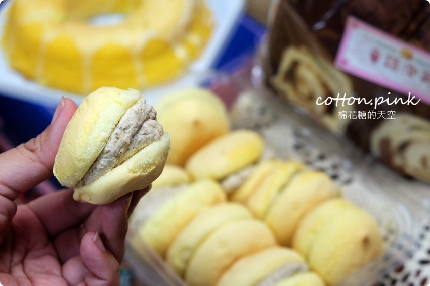 逢甲夜市最便宜的泡芙在這裡!童話泡芙母親節蛋糕優惠中、最新雙餡泡芙一樣爆漿耶!