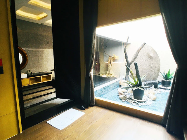 [中壢住宿] 摩斯時尚汽車旅館｜隱身靜謐住宅區的時尚Villa，平價享有豪宅裝潢、游泳池、KTV、按摩浴缸、黃金雨、蒸氣浴等奢侈享受！