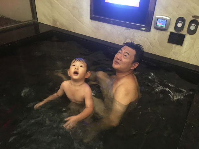 [中壢住宿] 摩斯時尚汽車旅館｜隱身靜謐住宅區的時尚Villa，平價享有豪宅裝潢、游泳池、KTV、按摩浴缸、黃金雨、蒸氣浴等奢侈享受！