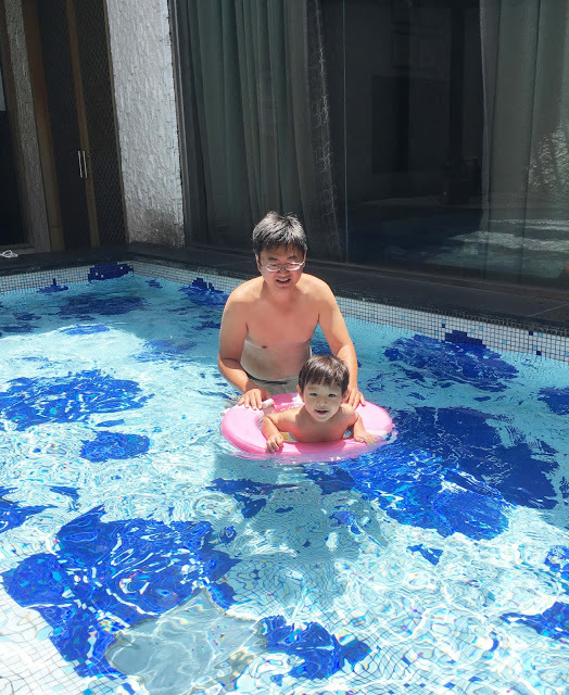 [中壢住宿] 摩斯時尚汽車旅館｜隱身靜謐住宅區的時尚Villa，平價享有豪宅裝潢、游泳池、KTV、按摩浴缸、黃金雨、蒸氣浴等奢侈享受！