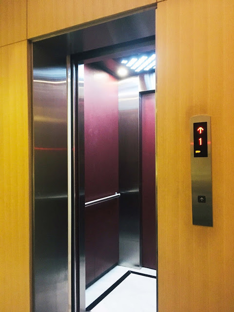 [中壢住宿] 摩斯時尚汽車旅館｜隱身靜謐住宅區的時尚Villa，平價享有豪宅裝潢、游泳池、KTV、按摩浴缸、黃金雨、蒸氣浴等奢侈享受！