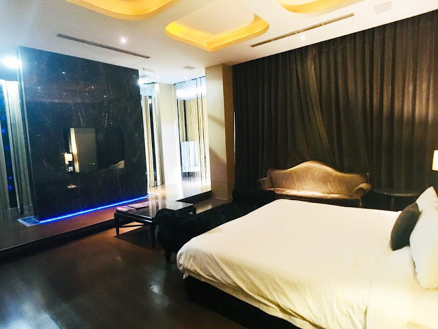 [中壢住宿] 摩斯時尚汽車旅館｜隱身靜謐住宅區的時尚Villa，平價享有豪宅裝潢、游泳池、KTV、按摩浴缸、黃金雨、蒸氣浴等奢侈享受！