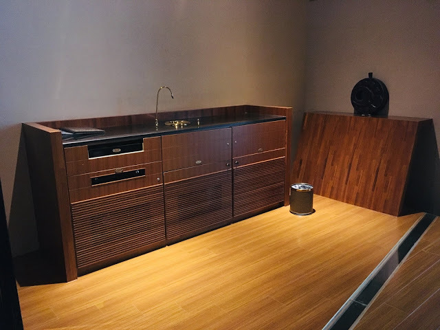 [中壢住宿] 摩斯時尚汽車旅館｜隱身靜謐住宅區的時尚Villa，平價享有豪宅裝潢、游泳池、KTV、按摩浴缸、黃金雨、蒸氣浴等奢侈享受！