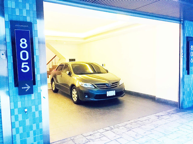 [中壢住宿] 摩斯時尚汽車旅館｜隱身靜謐住宅區的時尚Villa，平價享有豪宅裝潢、游泳池、KTV、按摩浴缸、黃金雨、蒸氣浴等奢侈享受！