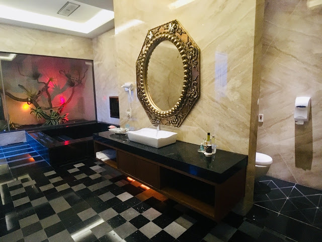 [中壢住宿] 摩斯時尚汽車旅館｜隱身靜謐住宅區的時尚Villa，平價享有豪宅裝潢、游泳池、KTV、按摩浴缸、黃金雨、蒸氣浴等奢侈享受！