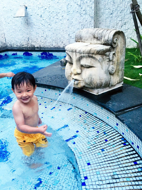 [中壢住宿] 摩斯時尚汽車旅館｜隱身靜謐住宅區的時尚Villa，平價享有豪宅裝潢、游泳池、KTV、按摩浴缸、黃金雨、蒸氣浴等奢侈享受！