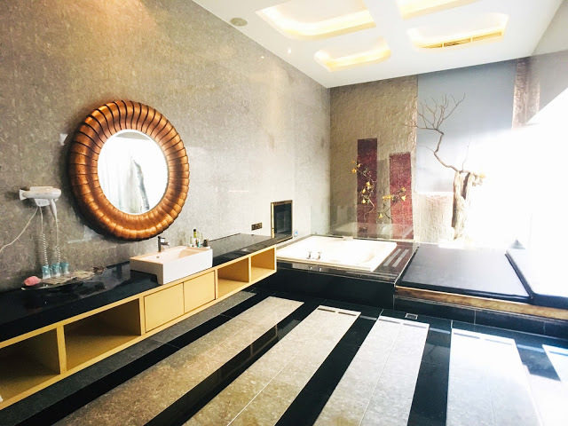 [中壢住宿] 摩斯時尚汽車旅館｜隱身靜謐住宅區的時尚Villa，平價享有豪宅裝潢、游泳池、KTV、按摩浴缸、黃金雨、蒸氣浴等奢侈享受！