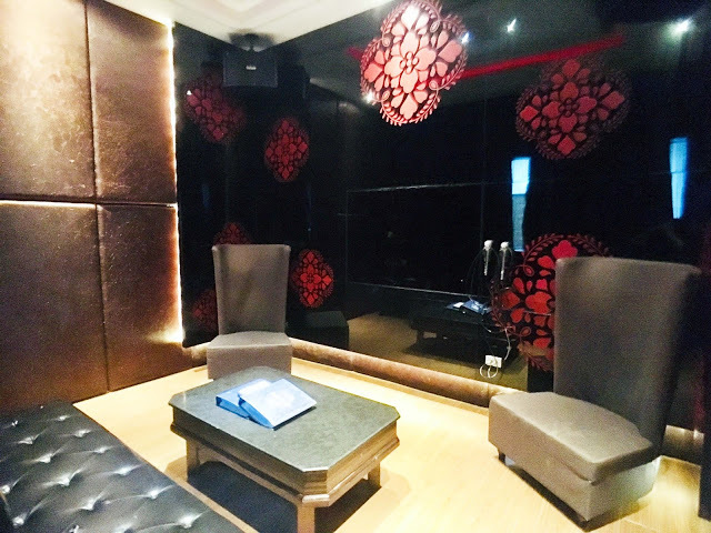 [中壢住宿] 摩斯時尚汽車旅館｜隱身靜謐住宅區的時尚Villa，平價享有豪宅裝潢、游泳池、KTV、按摩浴缸、黃金雨、蒸氣浴等奢侈享受！