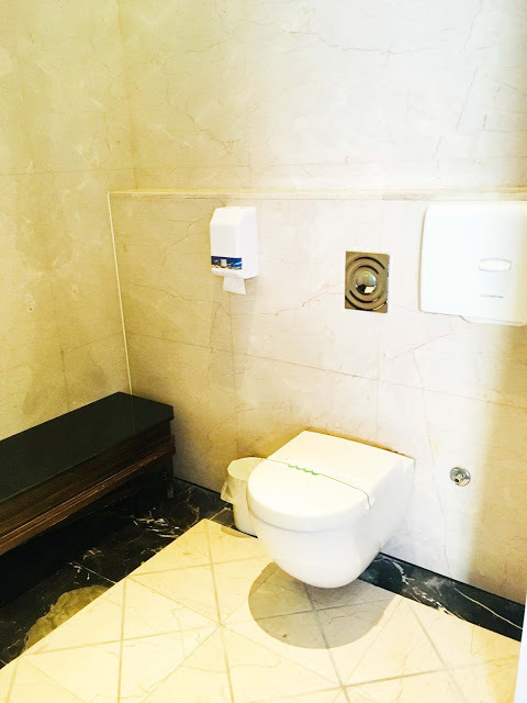 [中壢住宿] 摩斯時尚汽車旅館｜隱身靜謐住宅區的時尚Villa，平價享有豪宅裝潢、游泳池、KTV、按摩浴缸、黃金雨、蒸氣浴等奢侈享受！