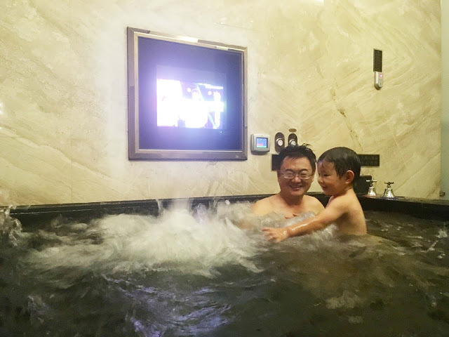 [中壢住宿] 摩斯時尚汽車旅館｜隱身靜謐住宅區的時尚Villa，平價享有豪宅裝潢、游泳池、KTV、按摩浴缸、黃金雨、蒸氣浴等奢侈享受！