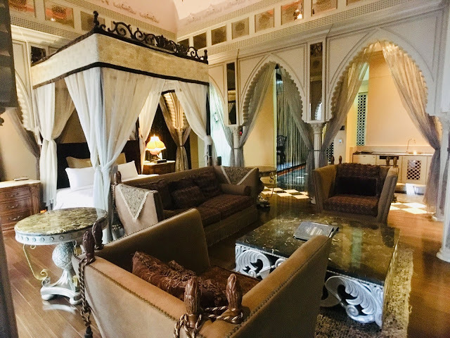 [中壢住宿] 摩斯時尚汽車旅館｜隱身靜謐住宅區的時尚Villa，平價享有豪宅裝潢、游泳池、KTV、按摩浴缸、黃金雨、蒸氣浴等奢侈享受！