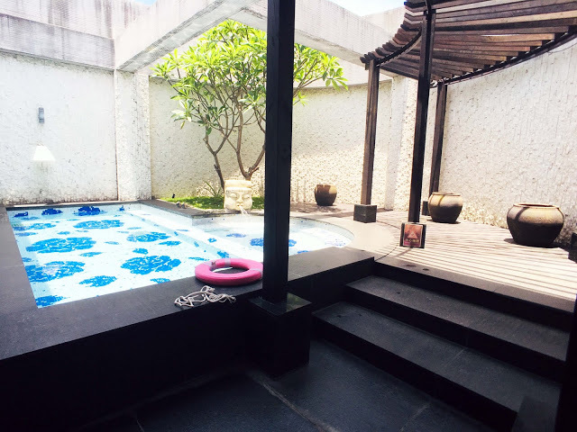 [中壢住宿] 摩斯時尚汽車旅館｜隱身靜謐住宅區的時尚Villa，平價享有豪宅裝潢、游泳池、KTV、按摩浴缸、黃金雨、蒸氣浴等奢侈享受！