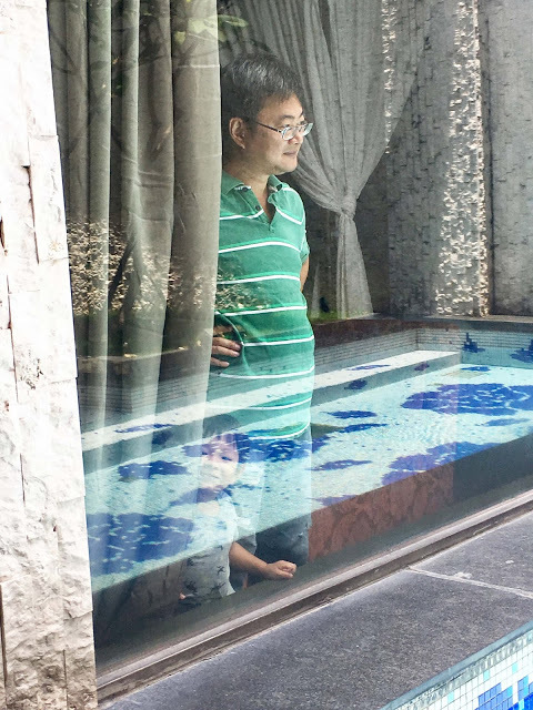 [中壢住宿] 摩斯時尚汽車旅館｜隱身靜謐住宅區的時尚Villa，平價享有豪宅裝潢、游泳池、KTV、按摩浴缸、黃金雨、蒸氣浴等奢侈享受！