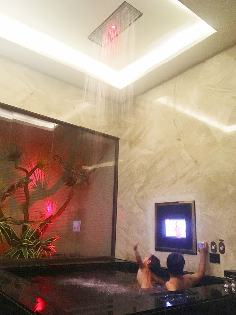 [中壢住宿] 摩斯時尚汽車旅館｜隱身靜謐住宅區的時尚Villa，平價享有豪宅裝潢、游泳池、KTV、按摩浴缸、黃金雨、蒸氣浴等奢侈享受！