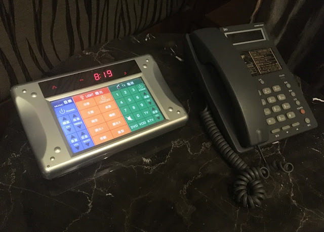 [中壢住宿] 摩斯時尚汽車旅館｜隱身靜謐住宅區的時尚Villa，平價享有豪宅裝潢、游泳池、KTV、按摩浴缸、黃金雨、蒸氣浴等奢侈享受！