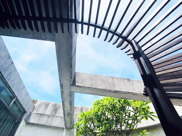 [中壢住宿] 摩斯時尚汽車旅館｜隱身靜謐住宅區的時尚Villa，平價享有豪宅裝潢、游泳池、KTV、按摩浴缸、黃金雨、蒸氣浴等奢侈享受！